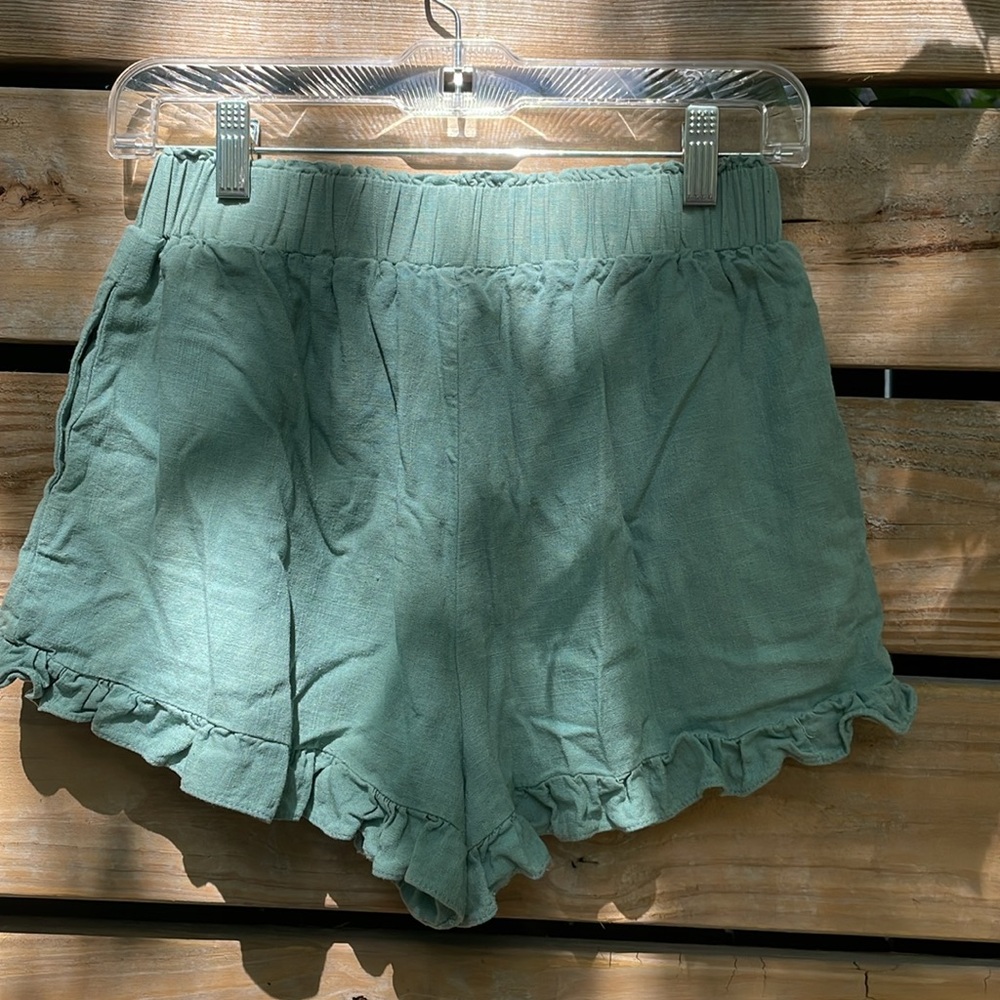 Ruffled Shorts with lining and pockets- size M - Picture 4 of 8